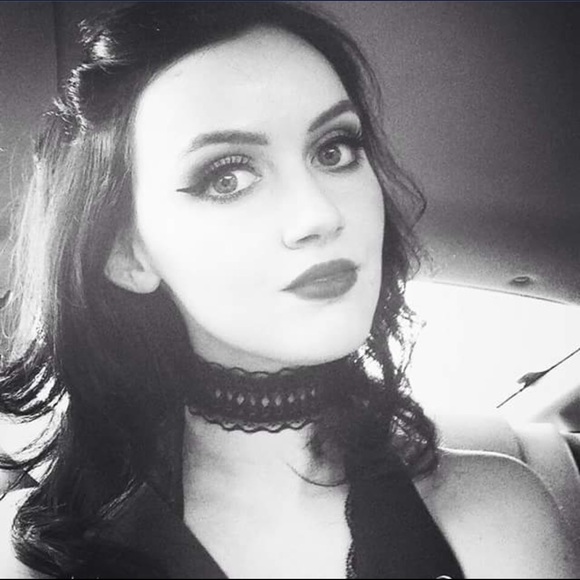 Meet your Posher, Amberley - Picture 1 of 1